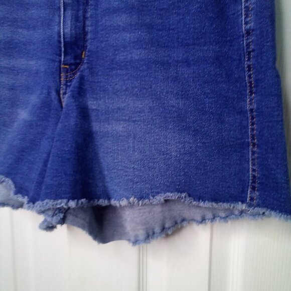 Signature Levi Strauss Shorts Women 14 Heritage High Rise Raw Hem Denim Blue - Picture 6 of 14